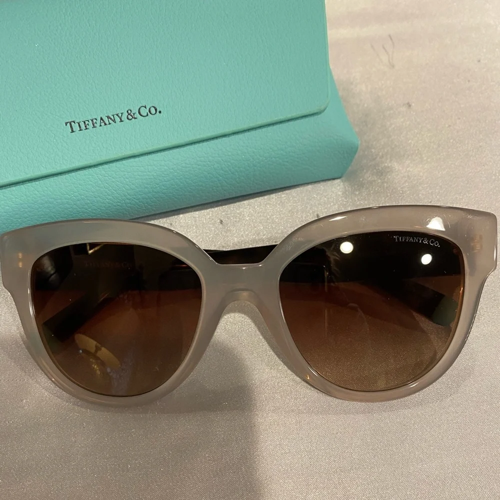 Tiffany sunglasses style 4186 brand new in case with cloth never worn - Picture 1 of 2